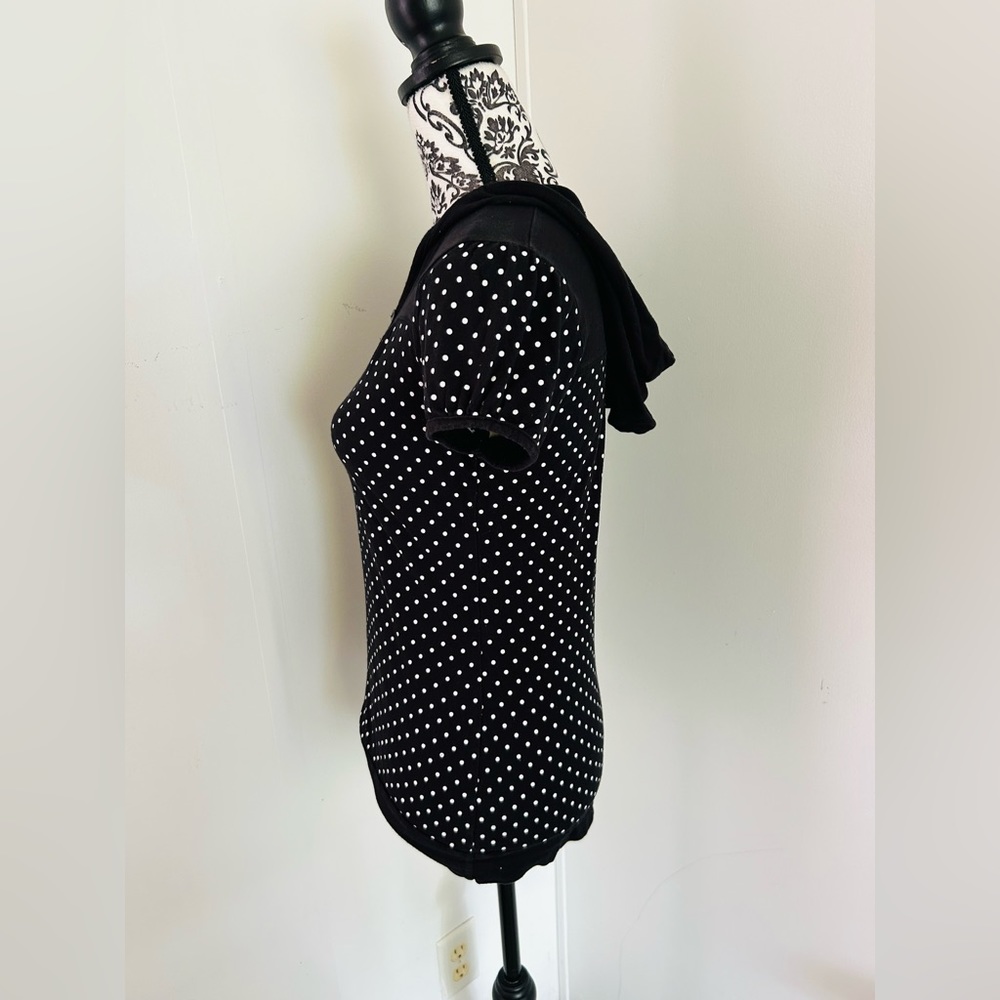 Energie Women’s Black & White Polka Dot Drawstring V-Neck Hooded T-Shirt - Picture 2 of 8